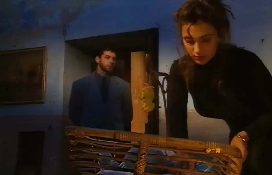《Sceneggiata Napoletana》1994高清无删减版：在《Sceneggiata Napoletana》的4K蓝光中，感受那不勒斯女性的命运与海风交织的完整情感